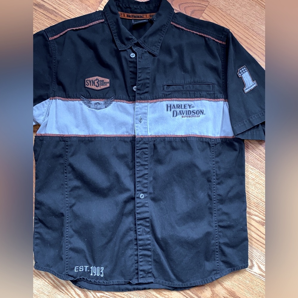 Harley Davidson mechanic style shirt.